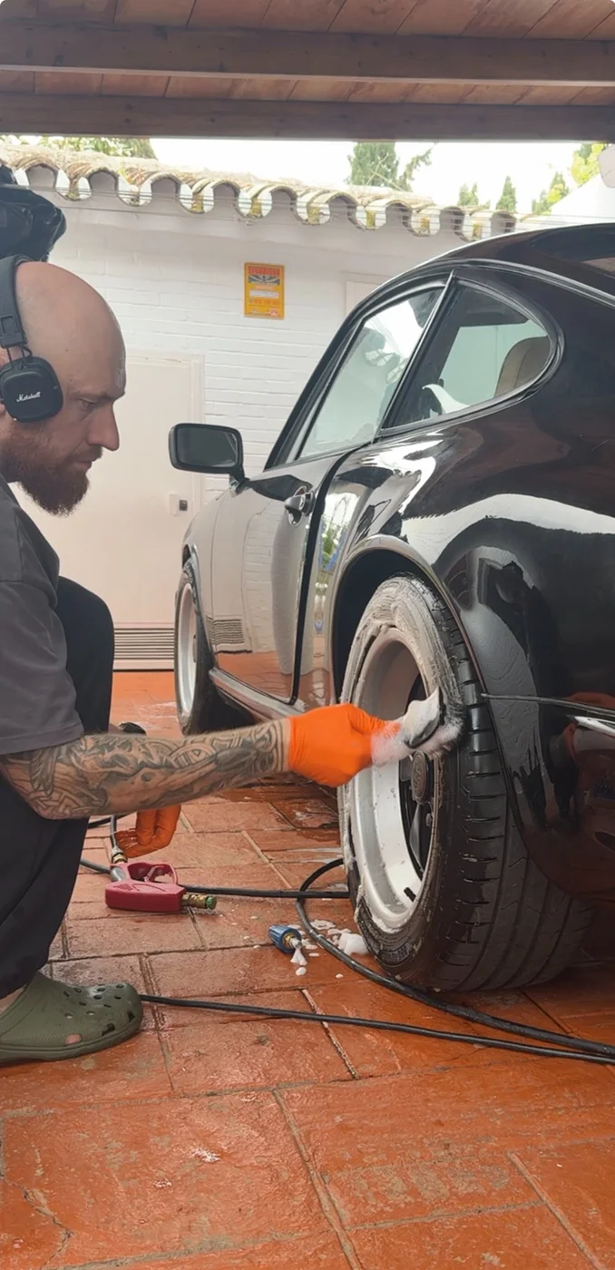 Porsche clásico · limpieza detallada de llantas