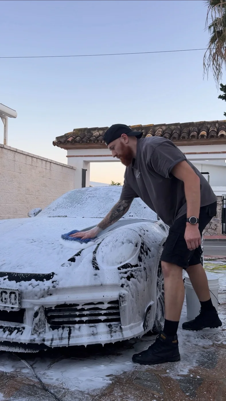 Porsche · lavado seguro a mano